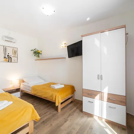 Gwarek Osrodek Nad Morzem Z Wyzywieniem Resort *